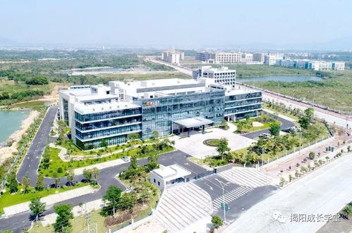 廣東食品藥品職業學院泰寶現代學徒制大專班 建設一流實訓平臺,培育應用型高技能 工匠